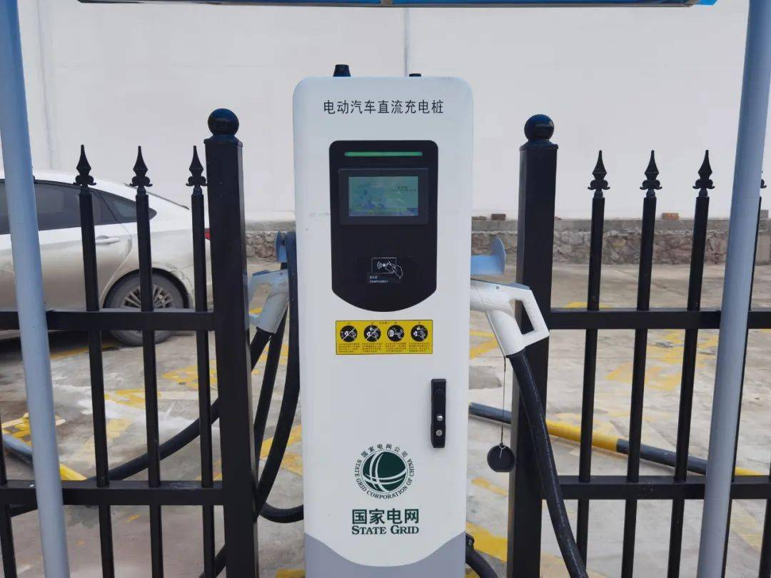 蘿卜崗萬(wàn)合對(duì)面停車(chē)場(chǎng)新增充電樁正式對(duì)外了,至此漢源縣共計(jì)4個(gè)對(duì)外新能源汽車(chē)充電樁 附定位導(dǎo)航